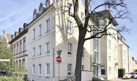 Peter-Friedhofen-Str. 2-2a